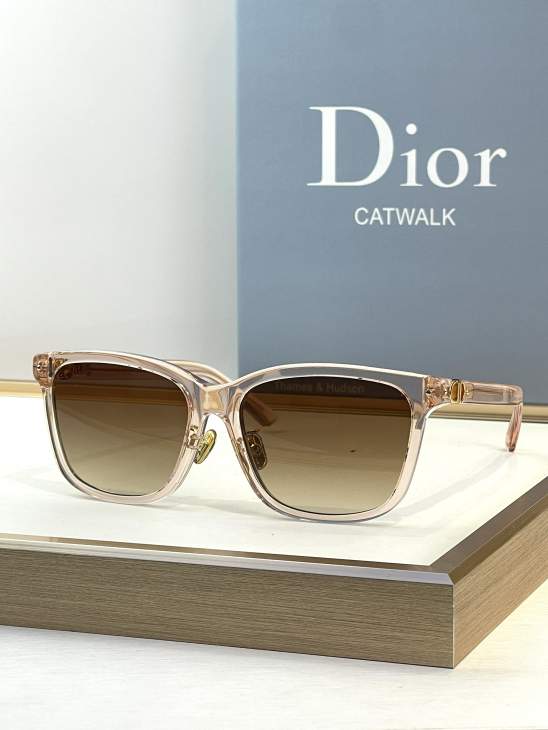 Picture of Dior Sunglasses _SKUfw76161605fw